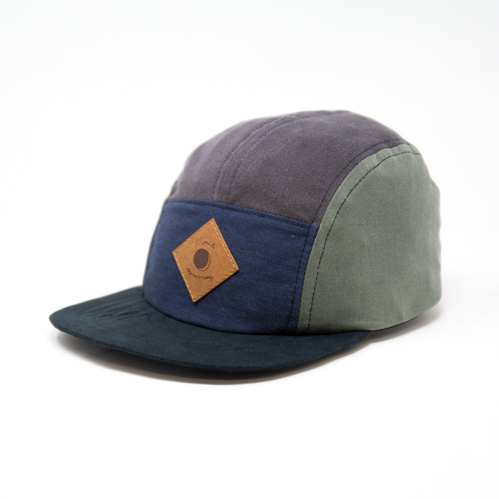 Casquette cinq panneaux surcyclée