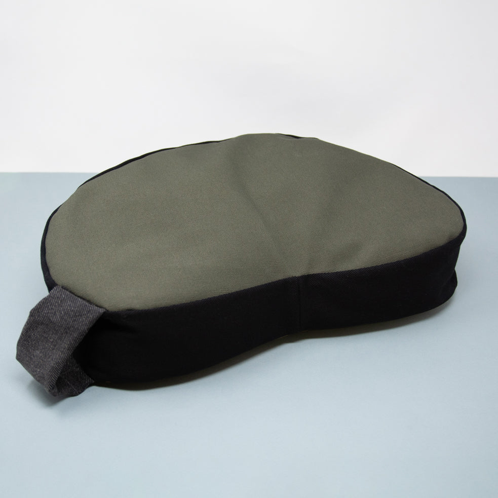 Coussin de yoga en tissu surcyclé et écales de sarrasin