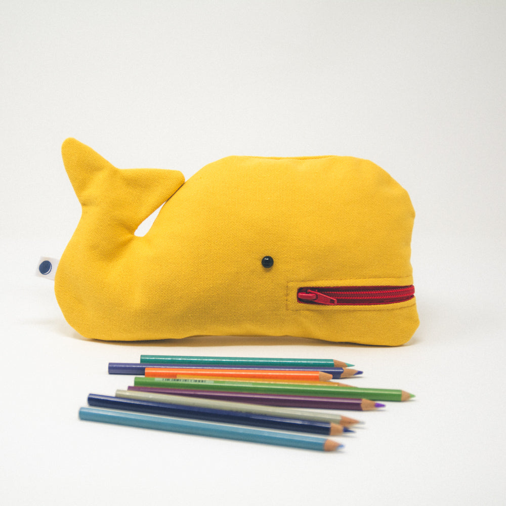 Étui à crayons en forme de baleine surcyclé