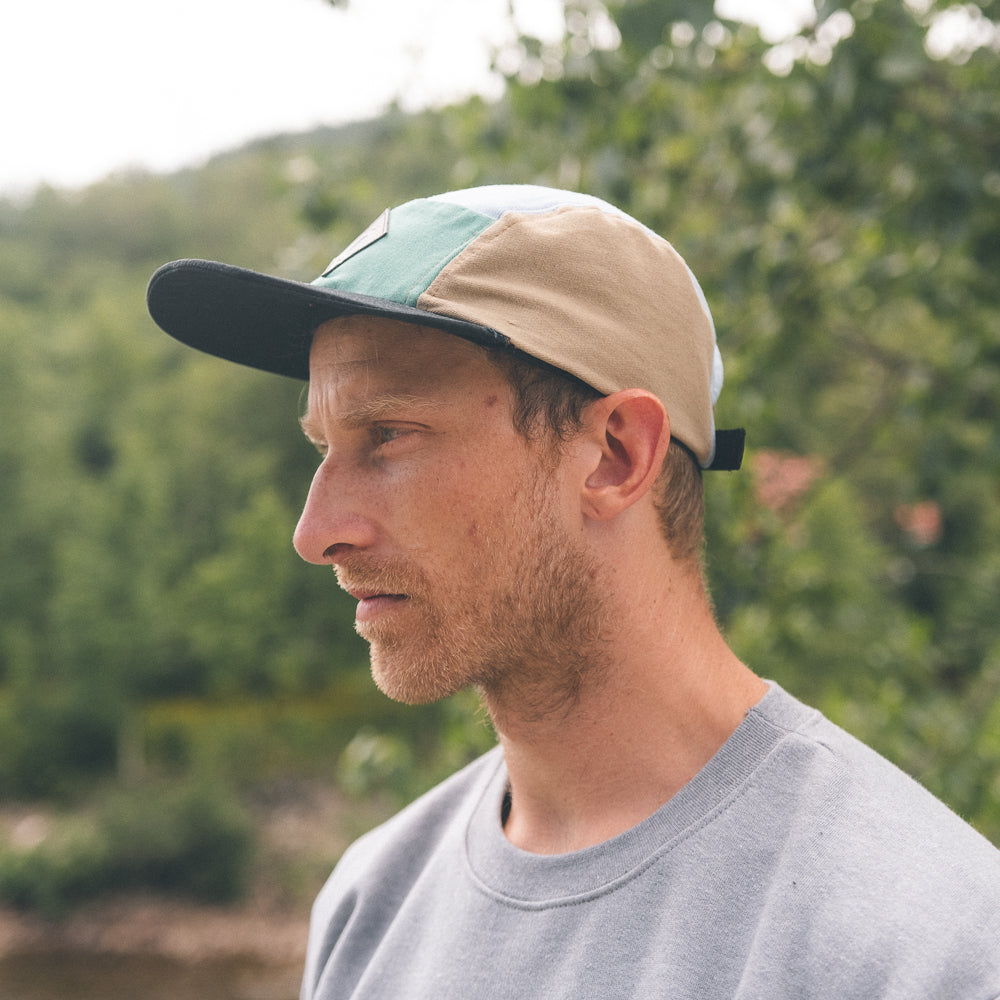 Casquette cinq panneaux surcyclée