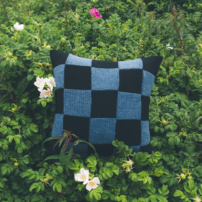 Coussin damier en laine surcyclée