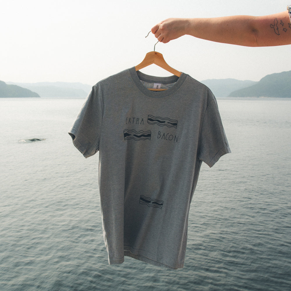 T-shirt fait au Québec imprimé Extra bacon - Unisexe