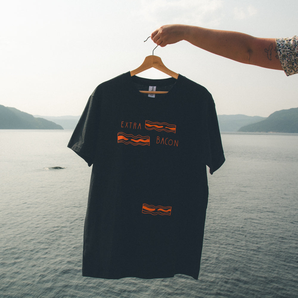 T-shirt fait au Québec imprimé Extra bacon - Unisexe
