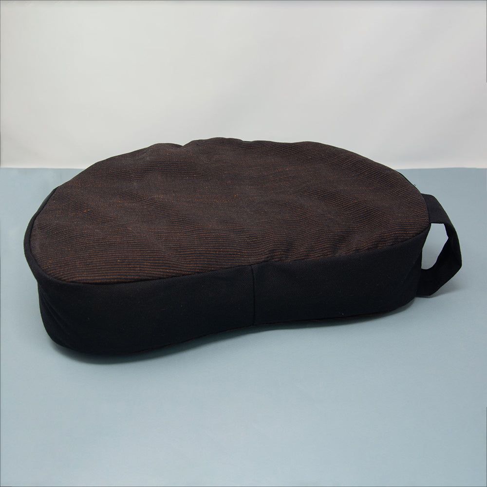 Coussin de yoga en tissu surcyclé et écales de sarrasin